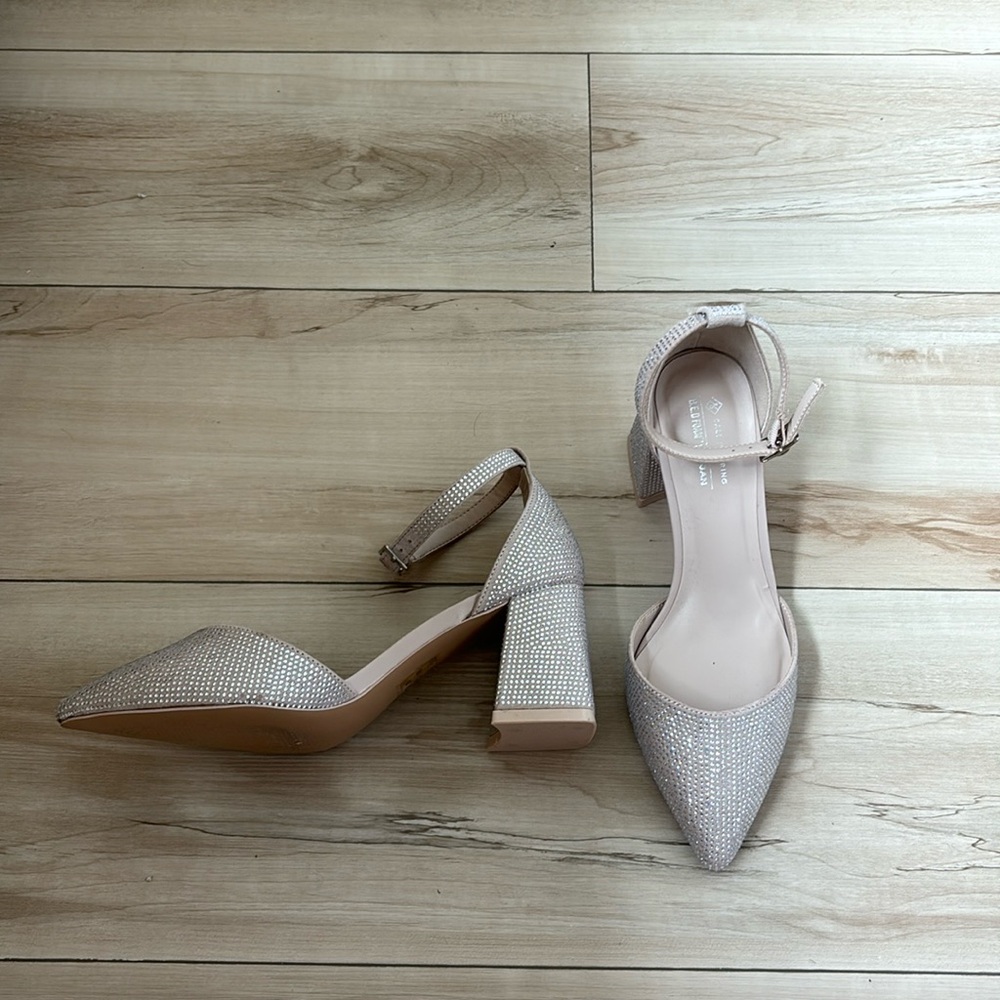 Selling because I sadly have nothing to wear these for. So cute though